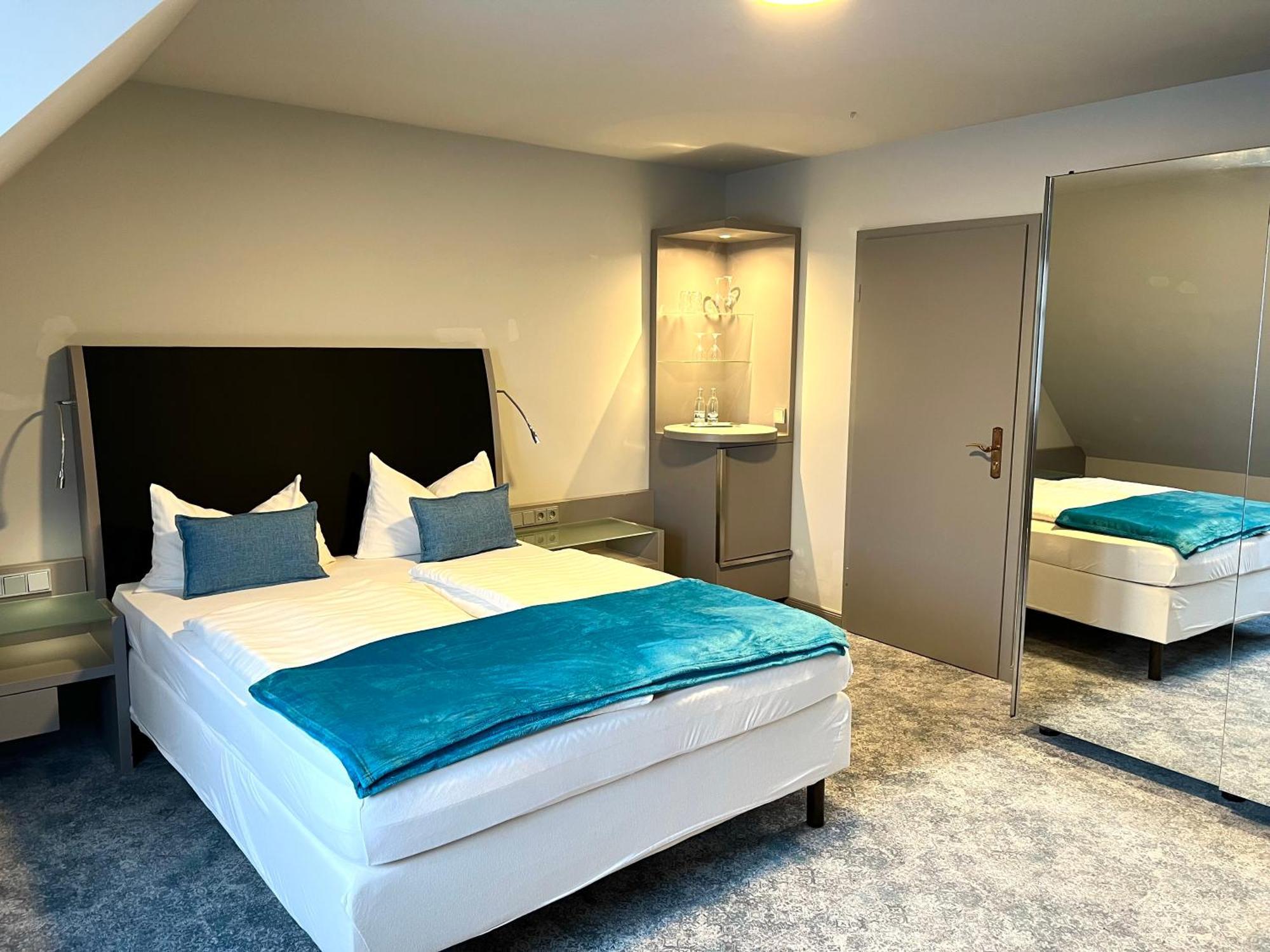Hotel Zur Kaiserpfalz Wohlmirstedt エクステリア 写真